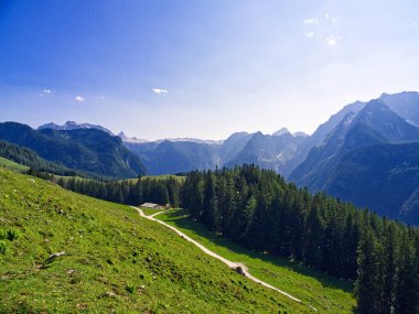Yaz mevsiminde Bavyera Alp Dağları, Konigssee, Almanya 