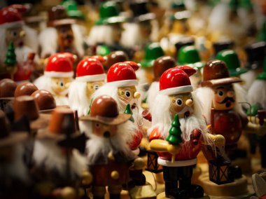 Avusturya, Salzburg pazarında fındıkkıran Noel süsleri. Yüksek kalite fotoğraf