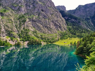 Berchtesgaden Ulusal Parkı 'ndaki Obersee Gölü' nün görkemli yüksek açılı manzarası, Bavyera, Almanya 