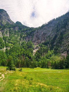 Berchtesgaden Ulusal Parkı, Bavyera, Almanya 'da Vadi ve Şelale 