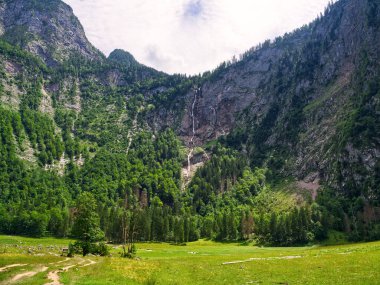 Berchtesgaden Ulusal Parkı, Bavyera, Almanya 'da Vadi ve Şelale 