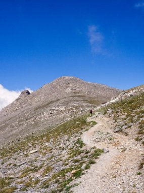 Dağ zirvesinde yürüyüş patikası, Mountain Olympus, Yunanistan 