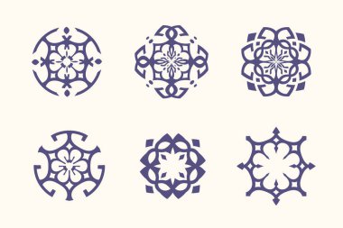 Beyaz arka planda izole edilmiş altı süslemeli çiçek tasarımından oluşan bir koleksiyon. Bu dekoratif elementler herhangi bir tasarım projesine klasik veya retro stil eklemek için mükemmel geometrik ve soyut şekiller içerir. Desen, arkaplan ya da doku olarak kullan