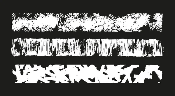 Vektor Set Von Pinselstrichen Acryl Weiße Farbe Auf Schwarzem Hintergrund — Stockvektor