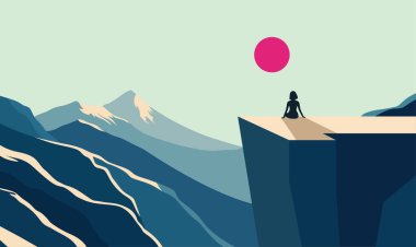 Kadın silueti Rocky Cliff 'in tepesinde oturuyor Dağ Manzarası ve Parlak Gökyüzünde Güneş