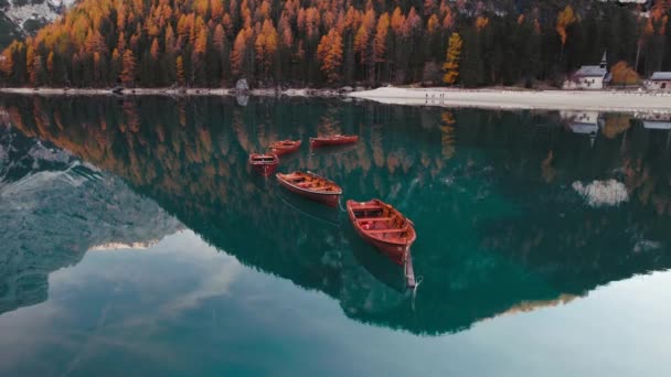Őszi Felvétel Lago Braies Pragser Wildsee Dolomites Olaszország 2022 Kiváló — Stock videók