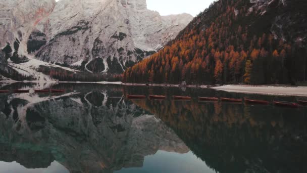 Herfst Herfst Beelden Van Lago Braies Pragser Wildsee Dolomieten Italië — Stockvideo