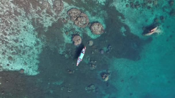 Aerial Drone Barco Océano Tao Tailandia Beach Tropical Paradise Imágenes — Vídeo de stock