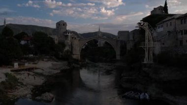 Mostar Eski Köprü 4K hava içeriği 2022. Yüksek kalite 4k görüntü