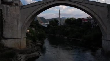 Mostar Eski Köprü 4K hava içeriği 2022. Yüksek kalite 4k görüntü