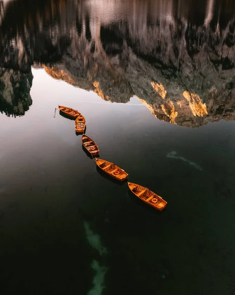 Lago Braies Pragser Wildsee Drone Aerial Italië Boten Reflectie Hoge — Stockfoto