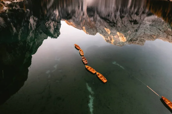 Lago Braies Pragser Wildsee Drone Aerial Italië Boten Reflectie Hoge — Stockfoto