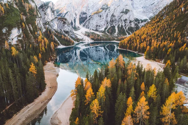 Lago Braies Pragser Wildsee Drone Aerial Italy Boats Reflection 高质量的照片 — 图库照片