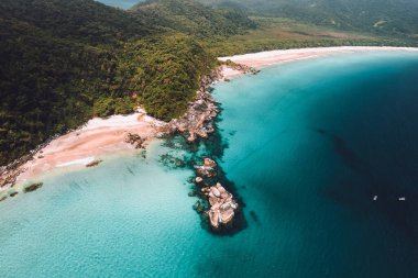 Büyük ada Ilha Grande Abraao plajı Angra dos Reis, Rio de Janeiro, Brezilya. San Antonio Sahili Praia San Antonio Lopes Mendes Plajı. 
