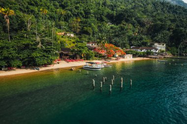 Büyük ada Ilha Grande Abraao plajı Angra dos Reis, Rio de Janeiro, Brezilya. San Antonio Sahili Praia San Antonio Lopes Mendes Plajı. 