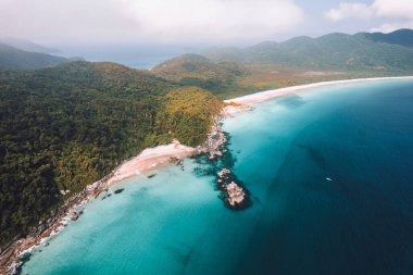 Büyük ada Ilha Grande Abraao plajı Angra dos Reis, Rio de Janeiro, Brezilya. San Antonio Sahili Praia San Antonio Lopes Mendes Plajı. 