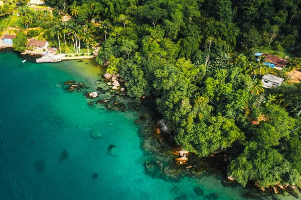 Büyük ada Ilha Grande Abraao plajı Angra dos Reis, Rio de Janeiro, Brezilya. San Antonio Sahili Praia San Antonio Lopes Mendes Plajı. 