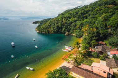 Büyük ada Ilha Grande Abraao plajı Angra dos Reis, Rio de Janeiro, Brezilya. San Antonio Sahili Praia San Antonio Lopes Mendes Plajı. 