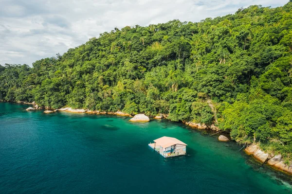 Büyük ada Ilha Grande Abraao plajı Angra dos Reis, Rio de Janeiro, Brezilya. San Antonio Sahili Praia San Antonio Lopes Mendes Plajı. 