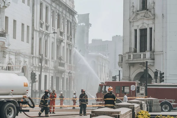 Lima Peru January 2023 Firefighters Firemen Trying Control Burning Historical —  Fotos de Stock