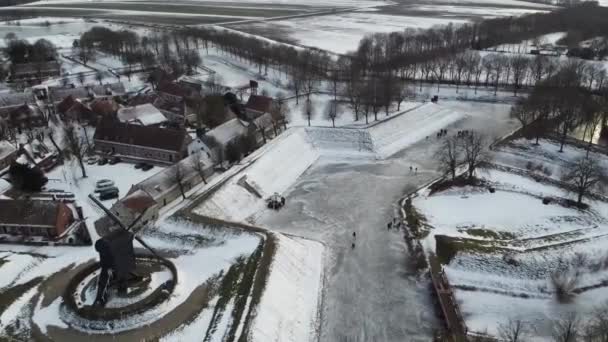 雪の中で要塞町BurtangeのフルHd空中ドローン映像オランダ 高品質のフルHd映像 — ストック動画