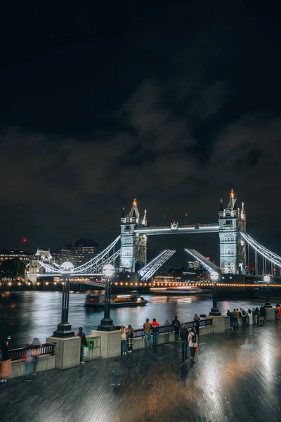 London Bridge Thames London Natten Med Lyse Spor Høykvalitetsfoto England – stockfoto