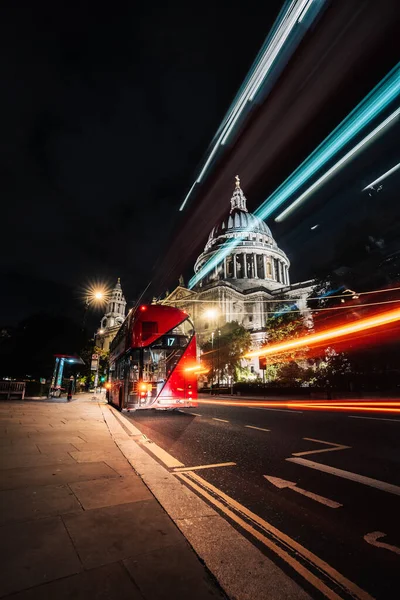 Pauls Katedral London Natten Med Lyse Stier Lange Eksponerte England – stockfoto
