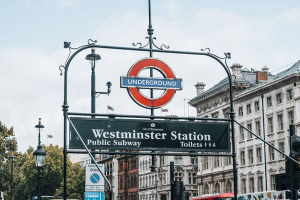 Bahn Schild Der Londoner Bahn Station Westminster Hochwertiges Foto — Stockfoto