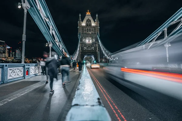 Puente Londres Sobre Támesis Londres Por Noche Con Senderos Ligeros — Foto de Stock