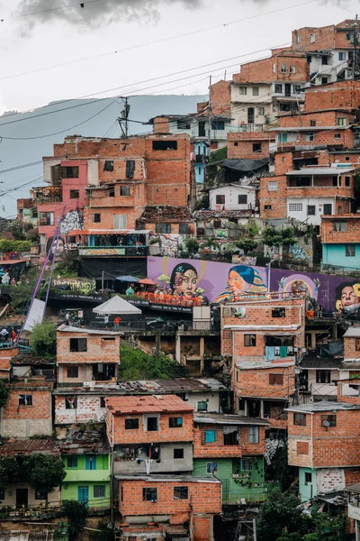 Comuna Sokaklarında Fotoğraflar Renkli Evler Medellin Kolombiya Bir Mahalle Yüksek — Stok fotoğraf