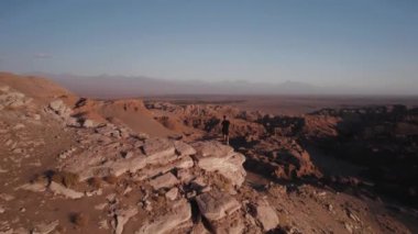 Valle de la Luna Ay Vadisi San Pedro de Atacama Çölü 'nün güzel insansız hava aracı manzarası. Yüksek kalite fotoğraf