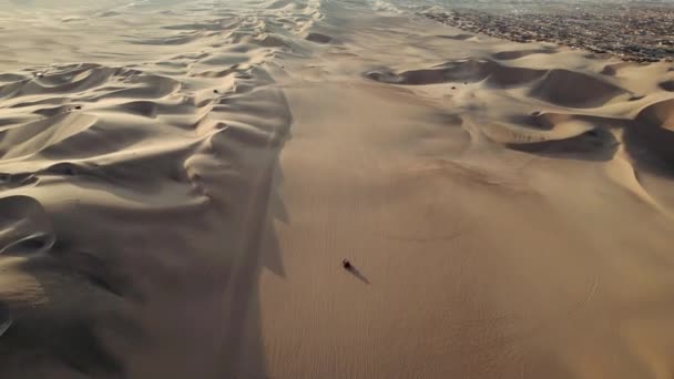 Εναέρια Drone Περιεχόμενο Της Ερήμου Αμμόλοφους Συλλαλητήρια Και Buggys Huacachina — Αρχείο Βίντεο