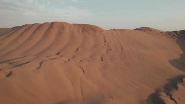 Flygdrönare Innehåll Öken Sanddyner Rallyn Och Buggys Huacachina Ica Peru — Stockvideo