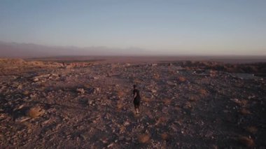 Valle de la Luna Ay Vadisi San Pedro de Atacama Çölü 'nün güzel insansız hava aracı manzarası. Yüksek kalite fotoğraf