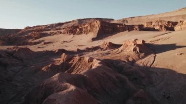 Valle de la Luna Ay Vadisi San Pedro de Atacama Çölü 'nün güzel insansız hava aracı manzarası. Yüksek kalite fotoğraf