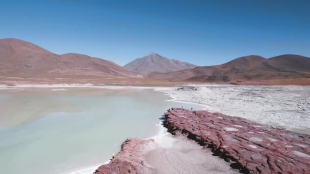 ピエドラス ロハスサンペドロ アタカマ チリのレッドロックラグーン 高品質の写真 — ストック動画