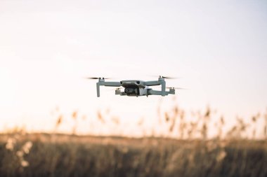 Drone Stock 'un altın saatinde çekilmiş fotoğrafı. Yüksek kalite fotoğraf