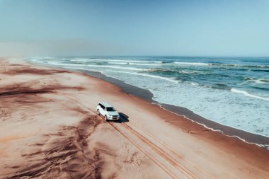 Namibya sahilinde, Skeleton Sahili 'ndeki Zeila Batık Gemisi' nde off-road gezisi. Yüksek kalite fotoğraf