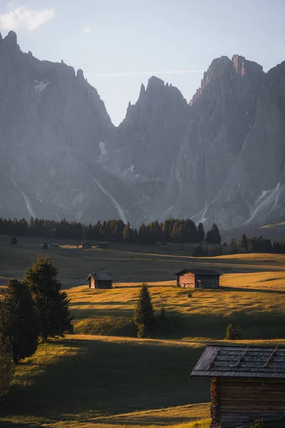 Cabane Montagne Dans Paysage Magnifique Alpe Siusi Lever Soleil Dolomites — Photo