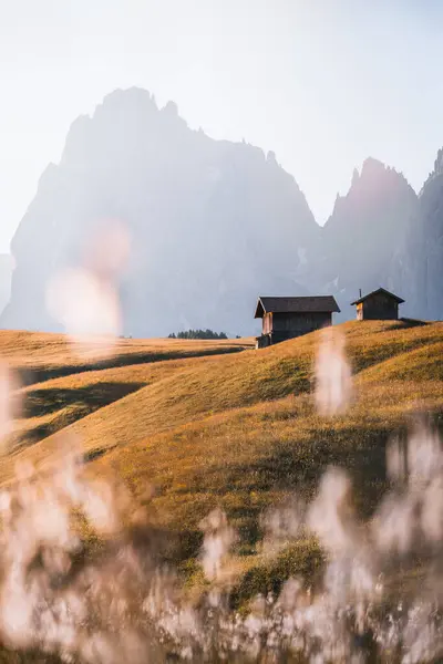 Berghut Het Prachtige Landschap Van Alpe Siusi Tijdens Zonsopgang Dolomieten — Stockfoto