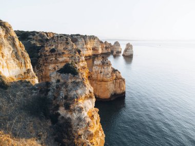 Portekiz, Lagos Algarve 'de günbatımında Ponta da Piedade' nin hava aracı görüntüsü. Yüksek kalite fotoğraf