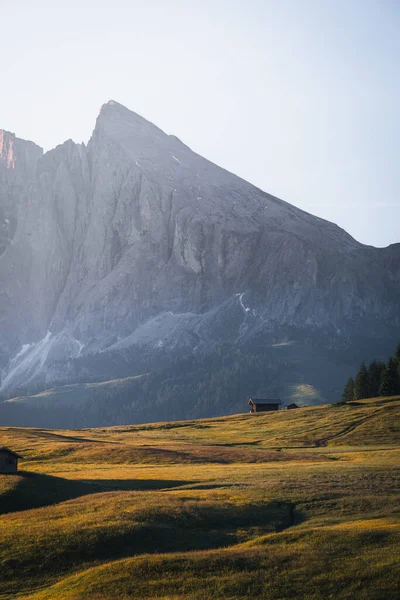 Baita Montagna Nello Splendido Paesaggio Dell Alpe Siusi All Alba — Foto Stock