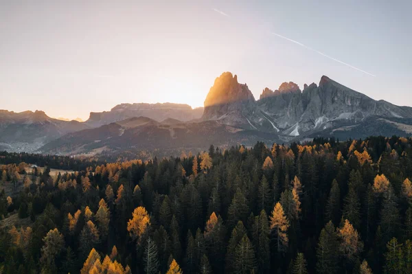 Фотография Беспилотника Восходе Солнца Доломитовых Альпах Южной Тирольской Италии Осенью — стоковое фото