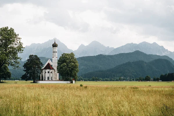 Vedere Bisericii Coloman Lângă Schwangau Într Tulbure Alpi Fundal Fotografie — Fotografie, imagine de stoc