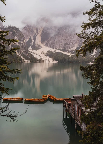 Manhã Chuvosa Nublada Famoso Lago Braies Pragser Wildsee Dolomites Itália — Fotografia de Stock