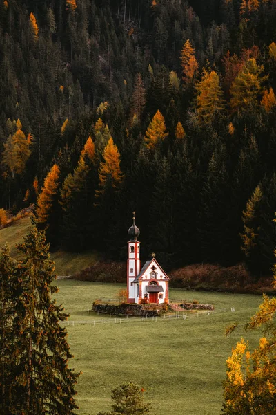 Hermosa Foto Iglesia Chiesetta San Giovanni Ranui Dolomitas Italia Foto —  Fotos de Stock