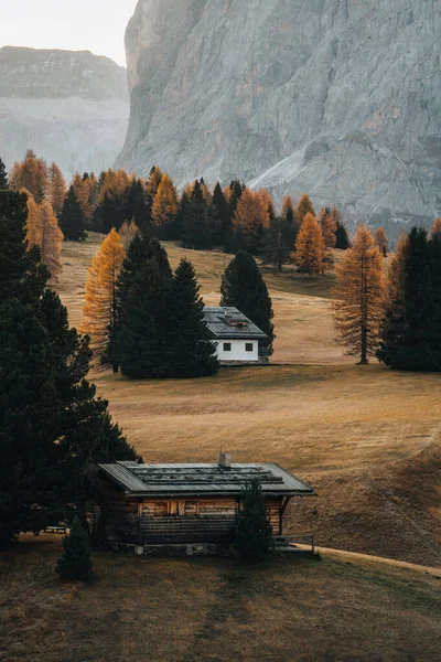 Herbstliche Landschaft Bei Sonnenaufgang Auf Der Seiser Alm Den Dolomiten — Stockfoto