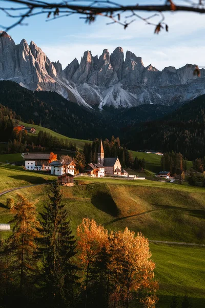 Gyönyörű Tájkép Templom Santa Maddalena Magdalena Dolomitok Olaszország Kiváló Minőségű — Stock Fotó