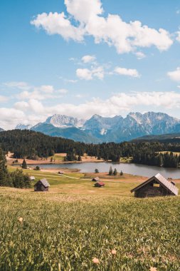 Geroldsee Gölü, Wagenbruchsee, Bavyera, Almanya, Avrupa kulübeleri. Yüksek kalite fotoğraf