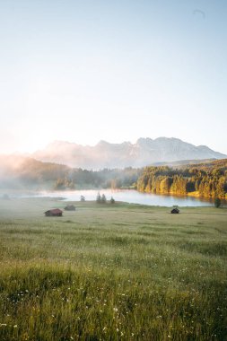 Geroldsee 'de Foggy Sunrise, Wagenbruchsee, Bavyera, Almanya, Avrupa. Yüksek kalite fotoğraf